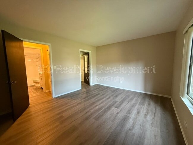 Building Photo - 621 Tralee Ct