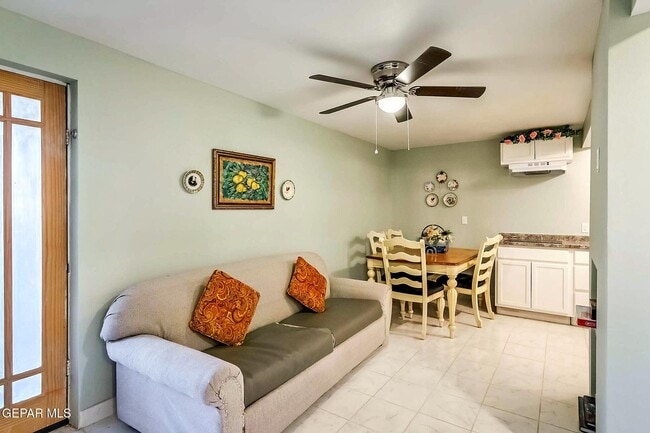 Building Photo - 619 E Nevada Ave