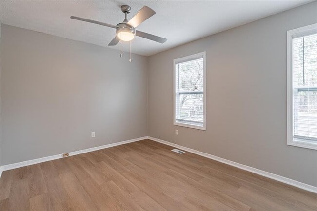 Building Photo - 210 Littlewick Way