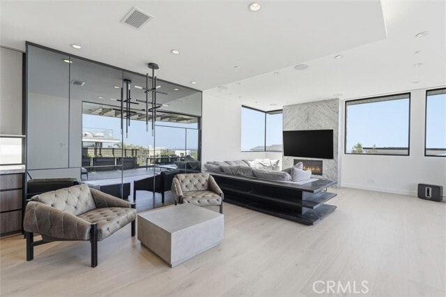 Building Photo - 300 25th St