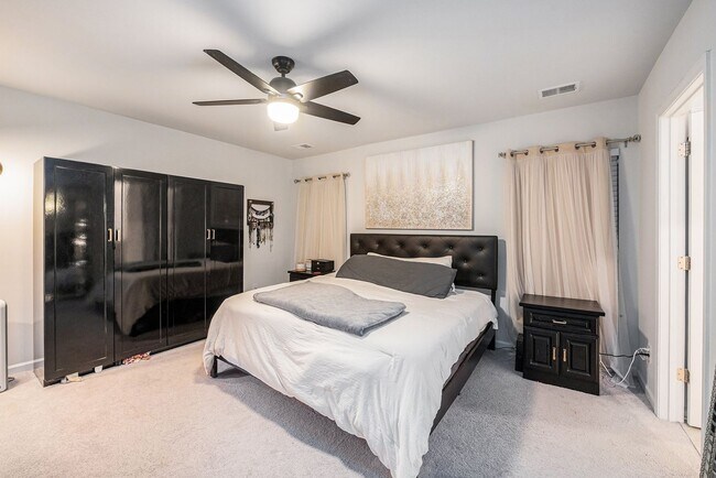 Building Photo - Spacious 5BR House in Charleston