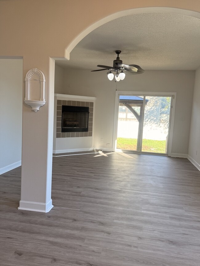 Building Photo - 407 16th St