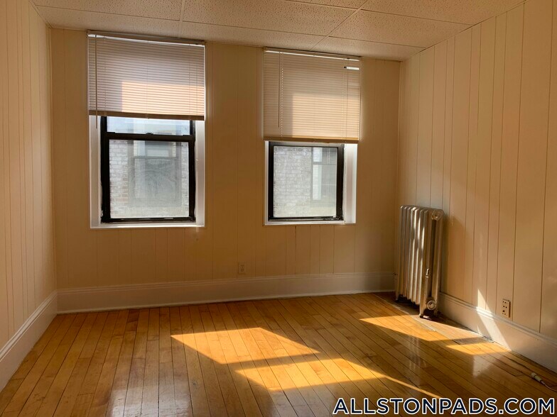 Building Photo - 439 Cambridge St