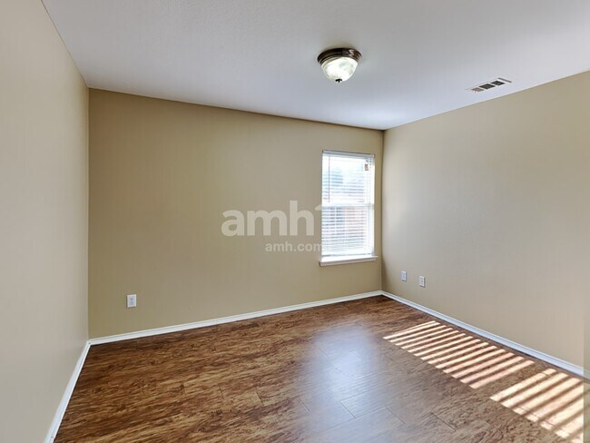 Building Photo - 1200 Seneca Pl