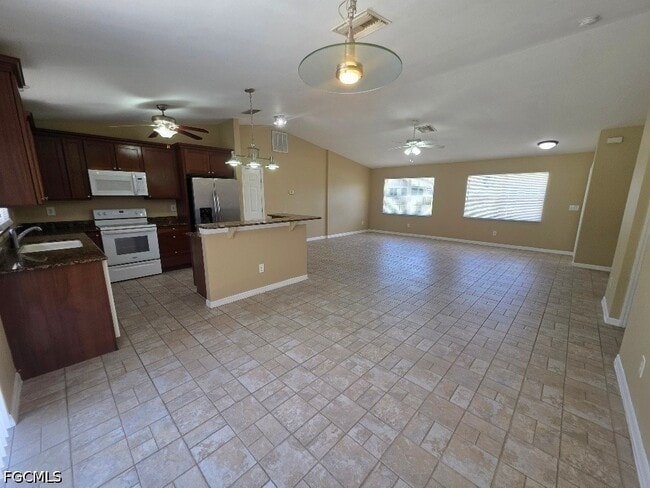 Building Photo - 348 Rancho Ave