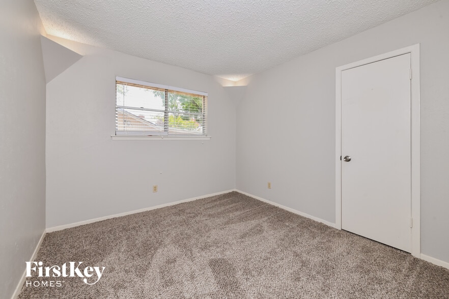 Building Photo - 612 Mesa Dr