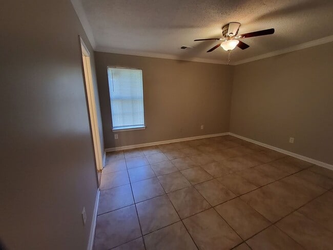 Building Photo - 4582 Summer Creek N