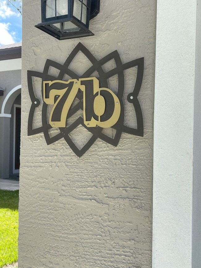 Building Photo - Lovely and Unique Custom-built Duplex Avai...