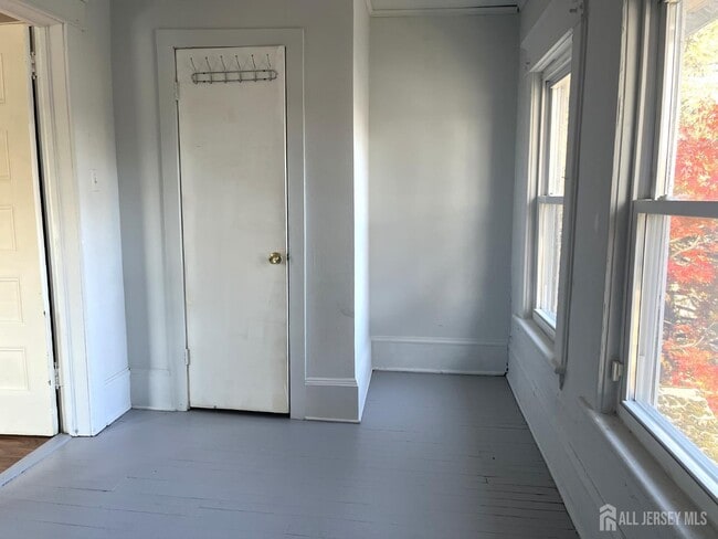 Building Photo - 140 Barnard St