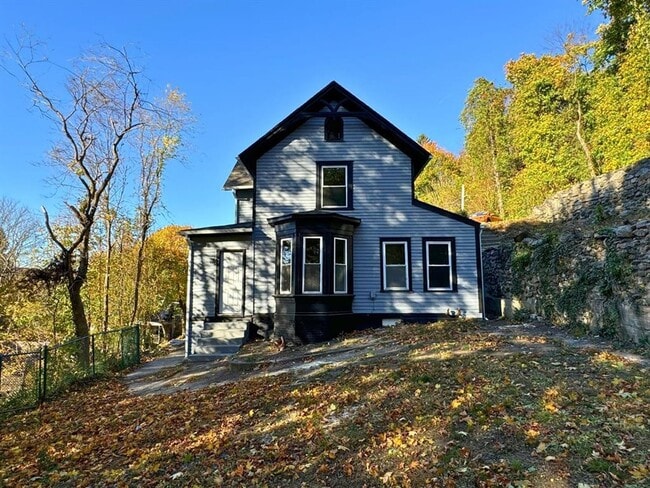 Building Photo - Single Family House in Derby- 3 Bed 2 bath