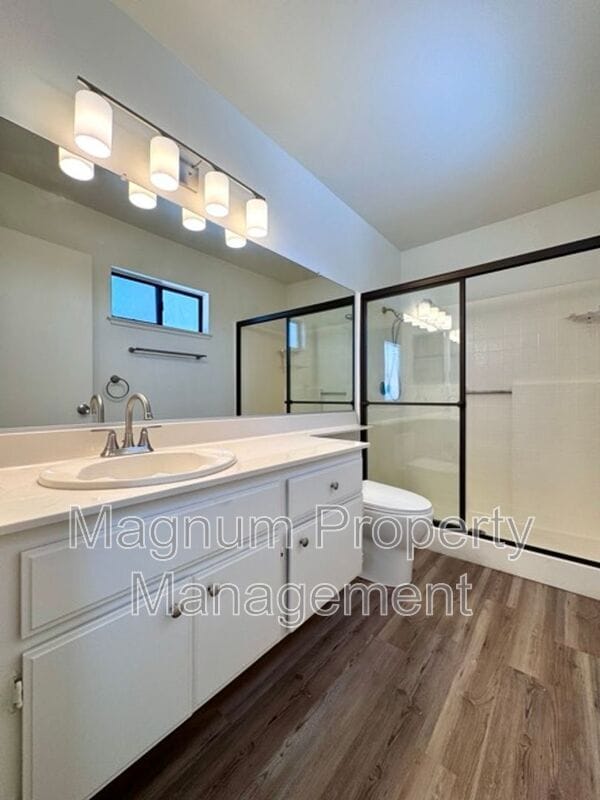 Building Photo - 27806 Hillpointe Dr