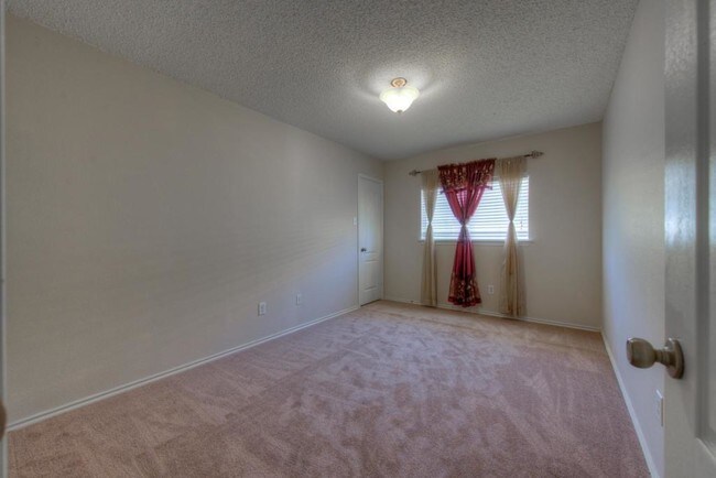 Building Photo - 15353 Oconto Dr