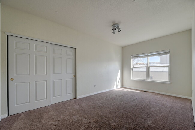 Building Photo - $2,750.00, 3 Bed, 2 Bath Ranch Style Home ...