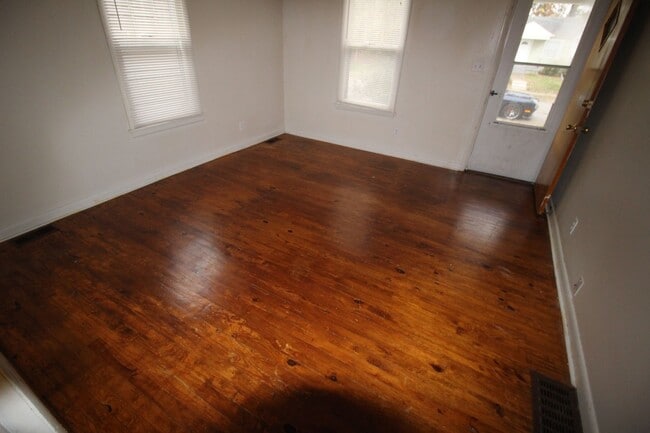 Building Photo - Two Bedroom Home With Fresh Paint And New ...