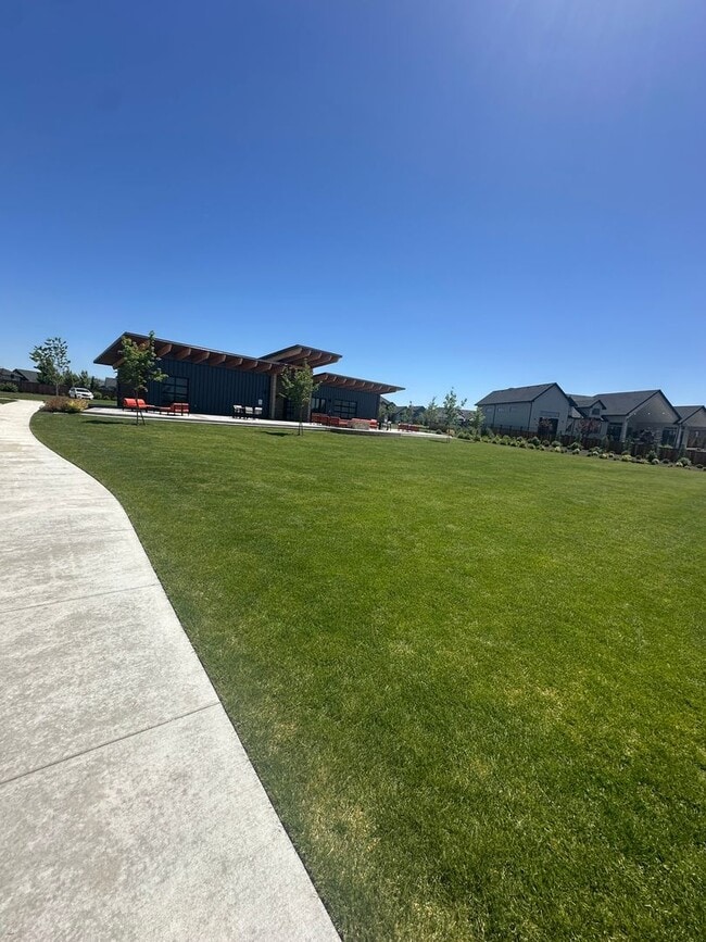 Building Photo - 6 months lease//Riverstone: Gated Community, Pond Access in BackYard, Patio Home, with all of the...