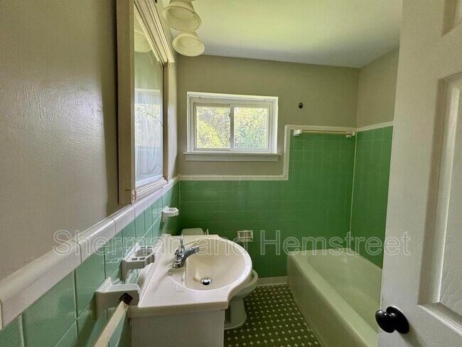 Building Photo - 2020 Garr Dr