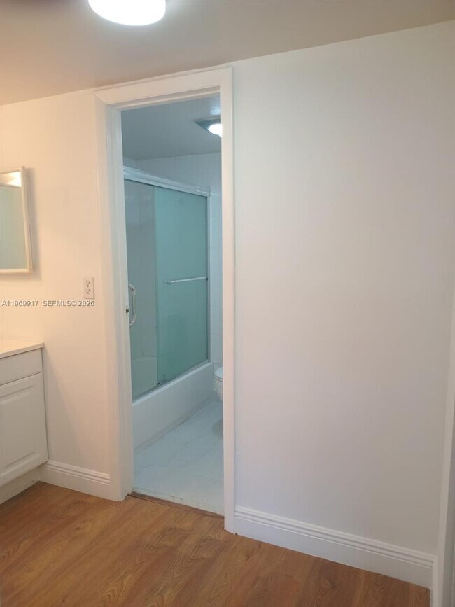 Building Photo - 20400 W Country Club Dr