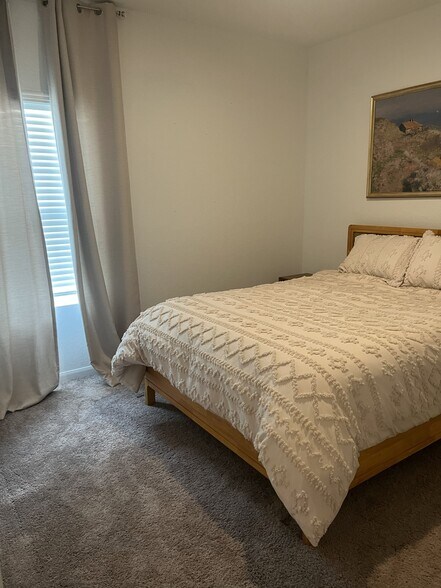 Guest BR 1 - 1 of 2 - 6615 Morgan Path