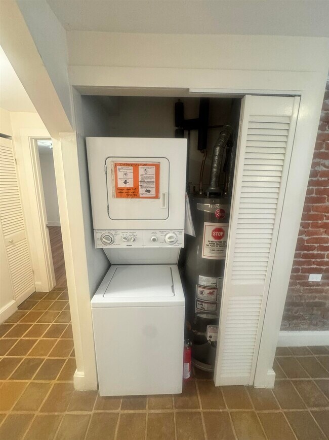 Building Photo - 1723 Carleton St