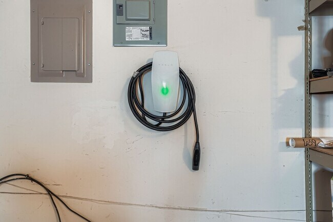 Building Photo - 776 Chimney Creek Dr