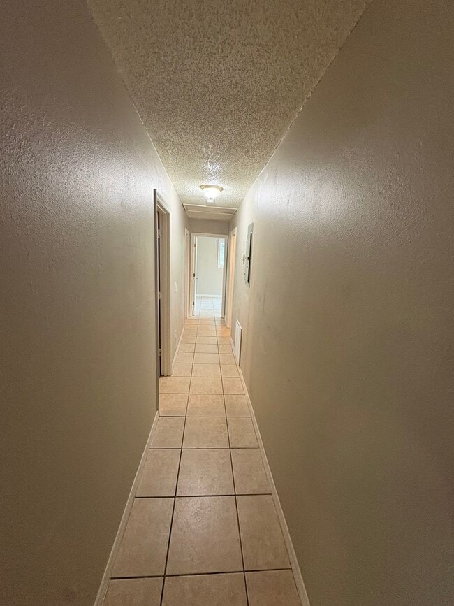 Building Photo - 3 Bed / 2 Bath Single-Family Home Near Downtown Eustis