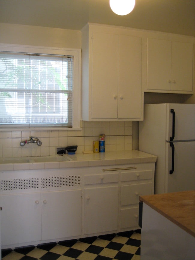 Building Photo - 1283 Devon Ave