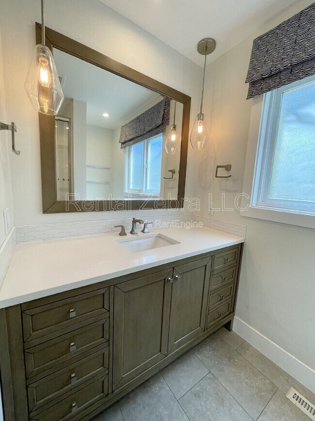 Building Photo - 626 Huntleigh Dr