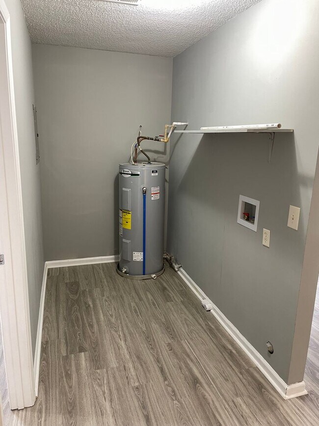 Building Photo - 1257