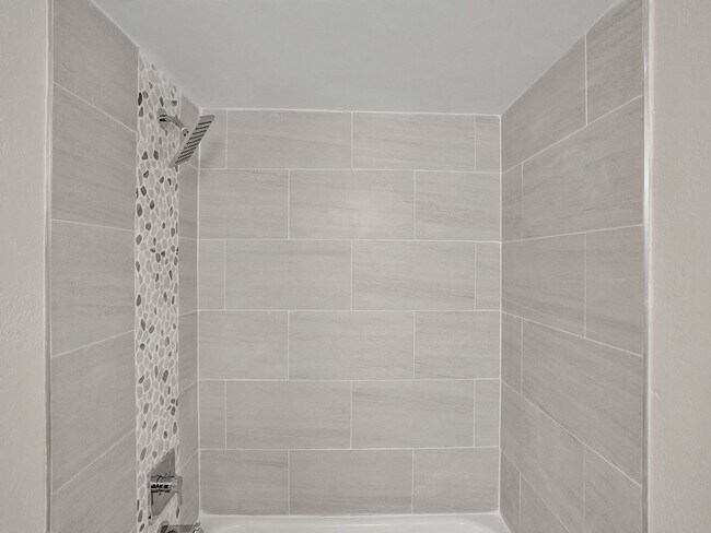 Building Photo - Renovated & Updated 2 Bed/2 Bath Condo with Patio – Prime Springcrest Location!