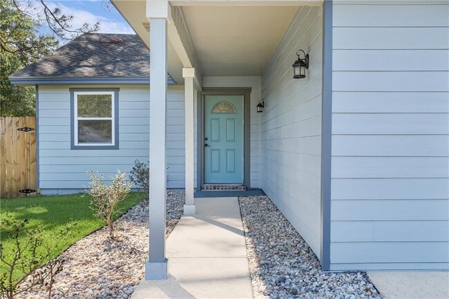 Building Photo - 19 Robin Hood Dr