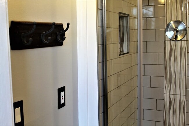 Building Photo - 283 Spring St