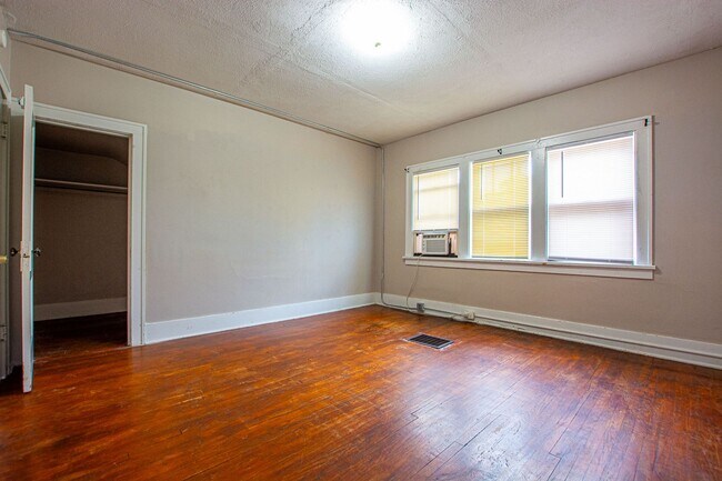 Building Photo - 2202 Wirt St