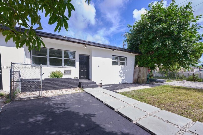 Primary Photo - 11501 NW 27th Ave