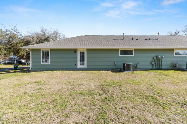 Building Photo - 6523 NW 109th Pl