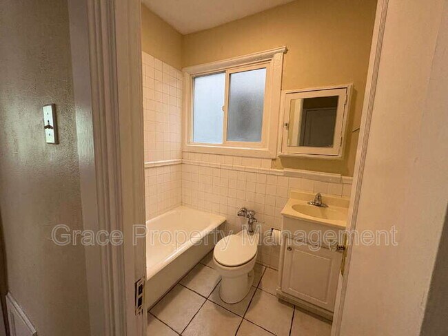 Building Photo - 1416 N Downing St