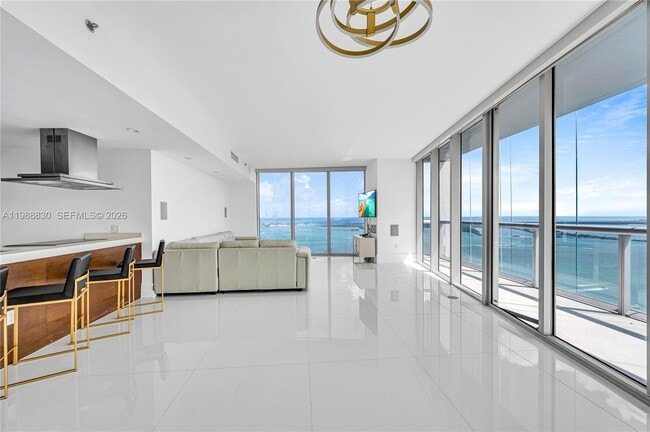 Building Photo - 495 Brickell Ave