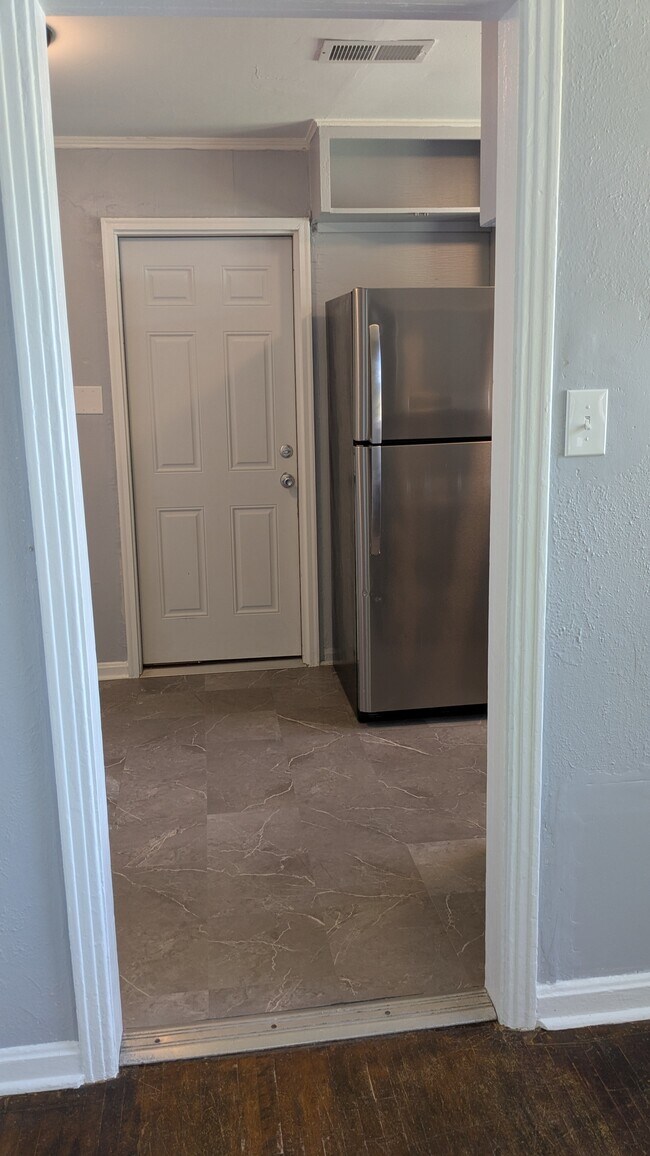 Kitchen - 3500 Wilma Ave