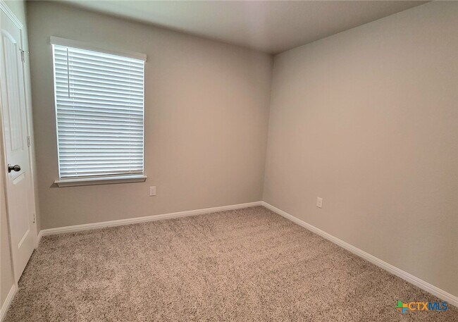 Building Photo - 417 Shiner Ln