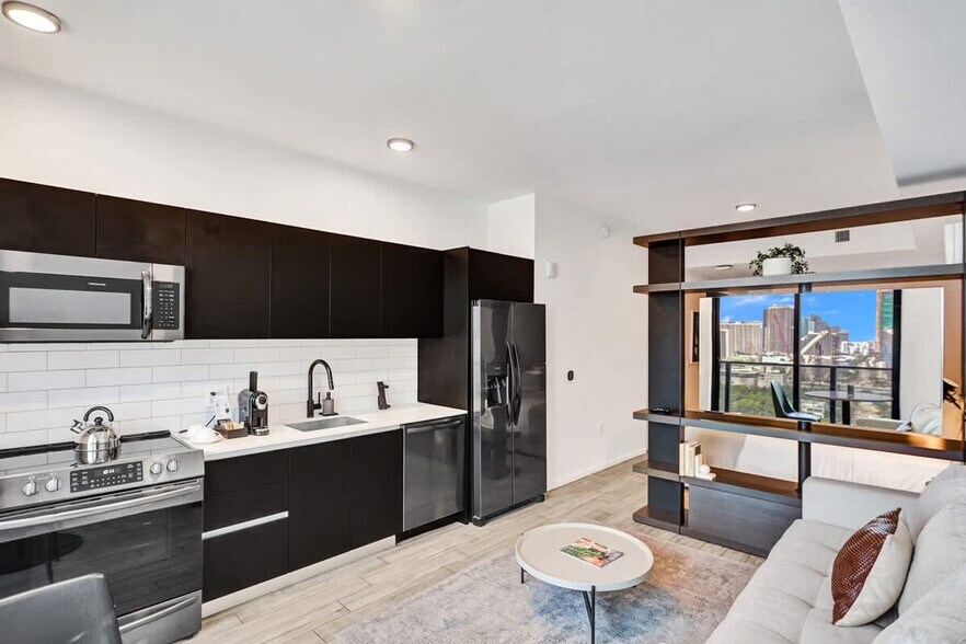 Building Photo - 398 NE 5th St