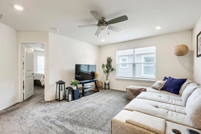 Building Photo - 6504 Albany Sleigh Dr