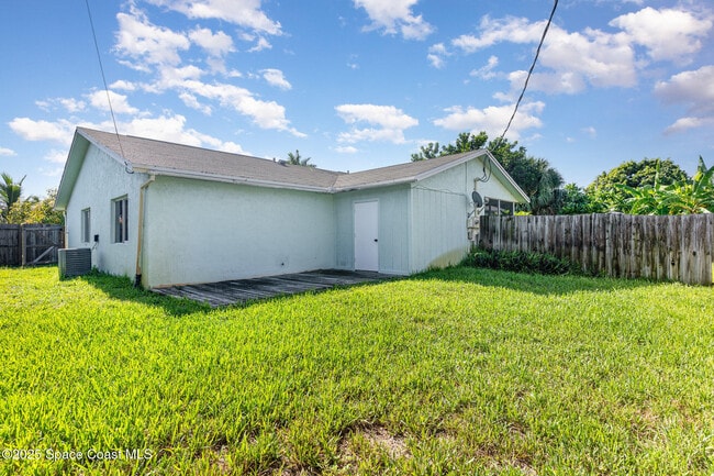 Building Photo - 122 Atlas Ln