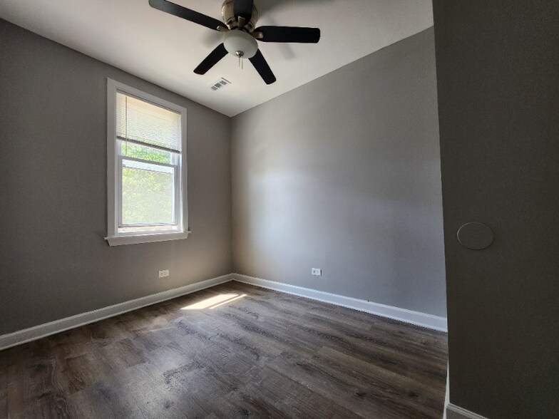 Building Photo - 7308 S Kenwood Ave