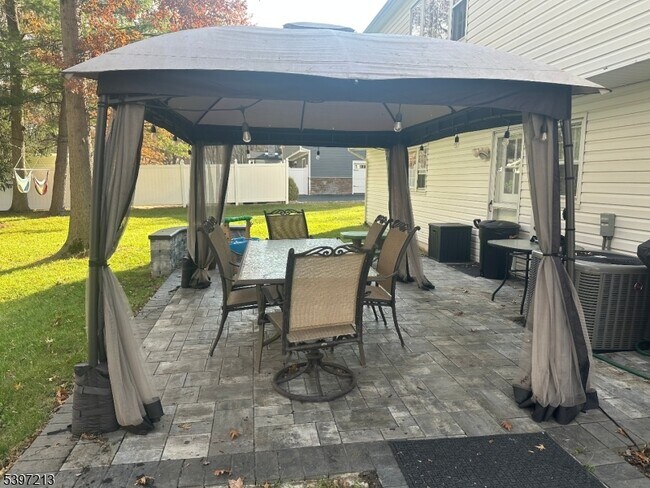 Building Photo - 50 Colonial Way