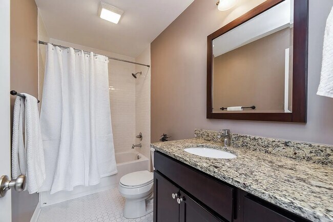 Building Photo - 415 N President St