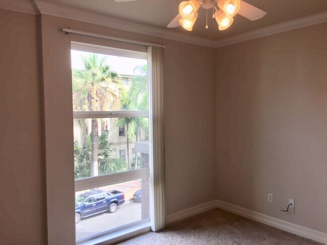 Building Photo - Large upgraded 1 Bdrm, 1 Bath w/storage ro...