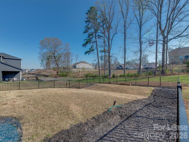 Building Photo - 4009 Woodland View Dr