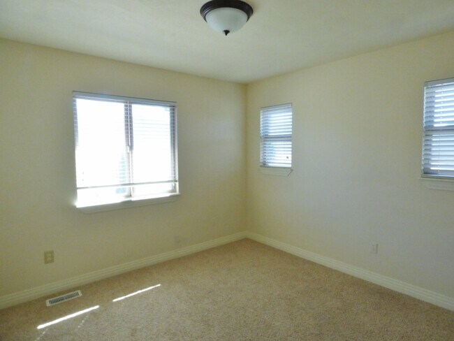 Building Photo - 15443 Falcon Ridge Dr