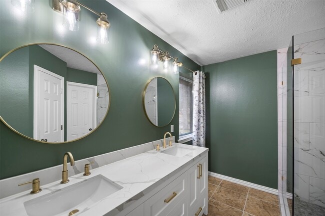 Building Photo - 20431 Fairfield Park Way