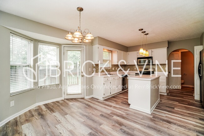 Building Photo - 5465 Avonhurst Ct