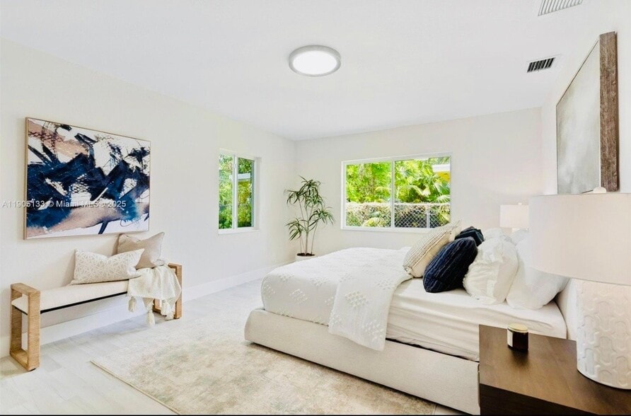 Building Photo - 4220 SW 21st St